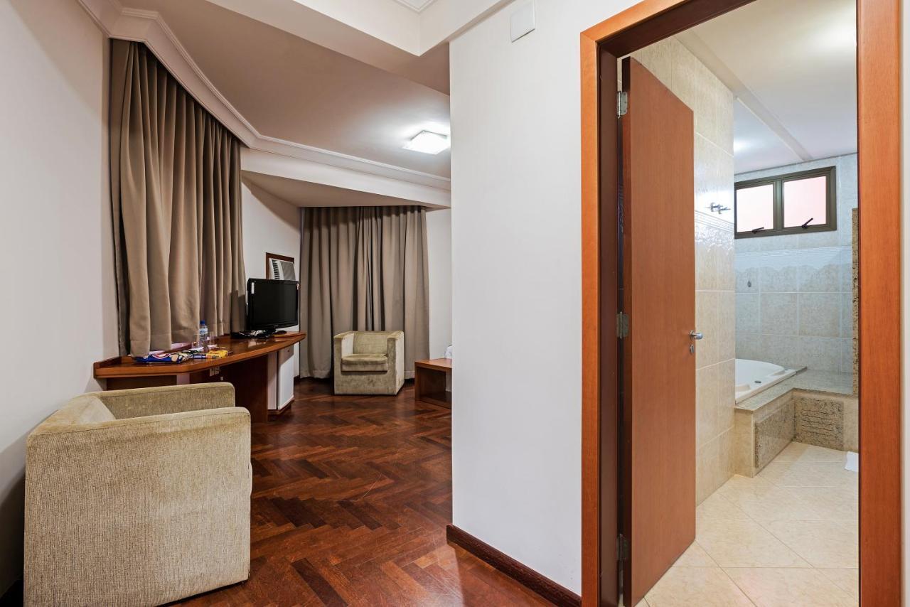 Astron Ponta Grossa Plaza By Nobile Hotel Exterior foto